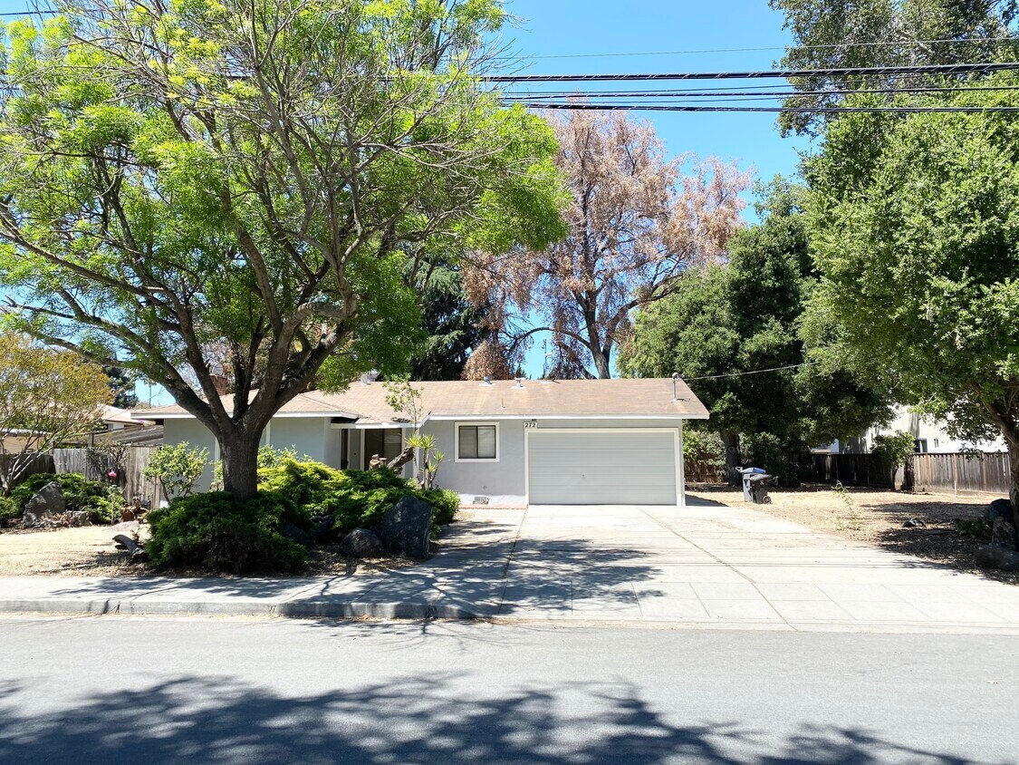 Primary Photo - 272 Tyrella Ave