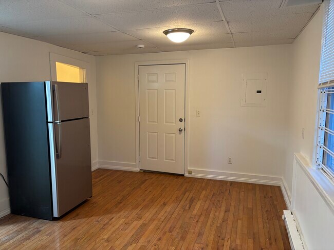 Building Photo - 119 Freeman St