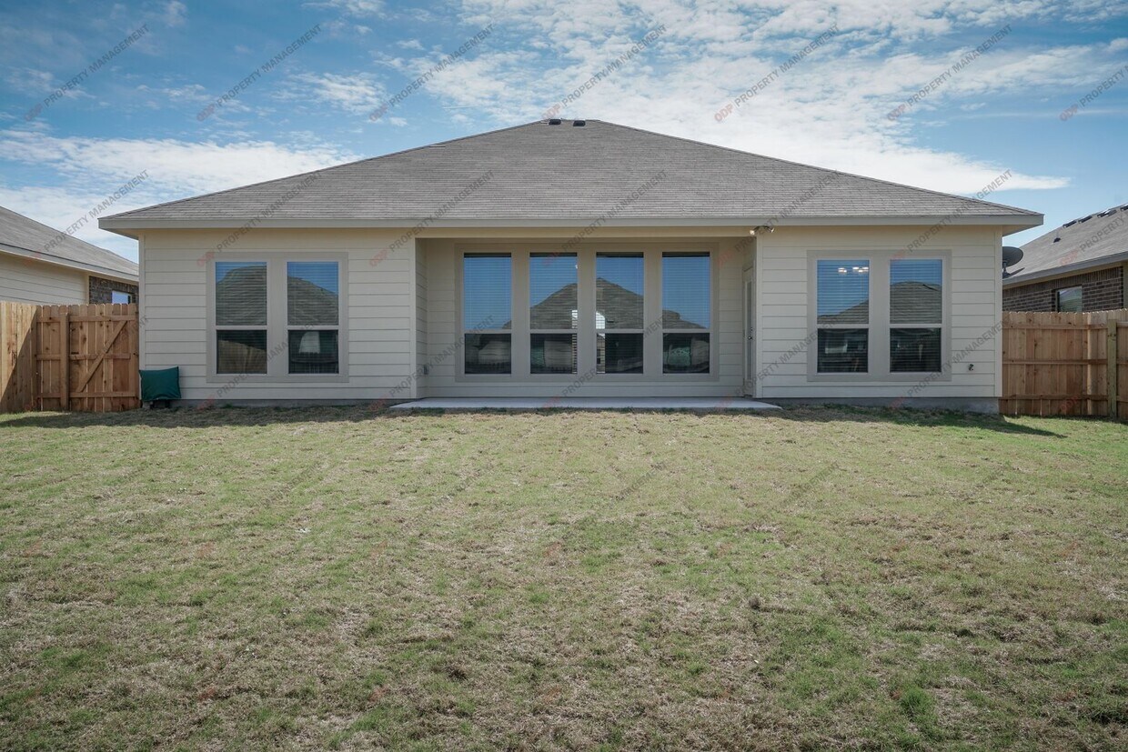 Foto del edificio - 612 Cross Dr.