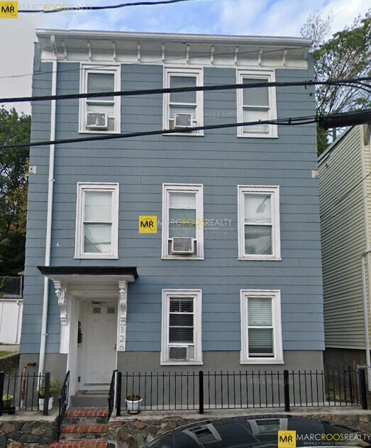 Building Photo - 126 Leyden St