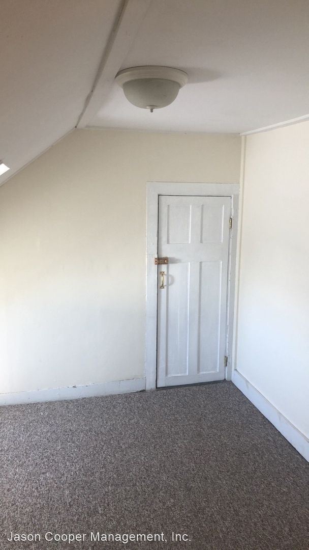 175 Elliot St, Brattleboro, VT 05301 Room for Rent in Brattleboro, VT