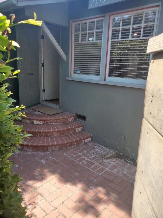 Foto del edificio - 2353 Ocean Ave