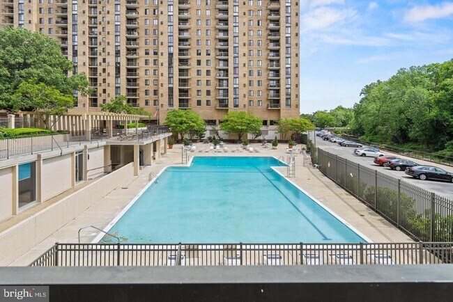 Foto del edificio - 4600 S Four Mile Run Dr