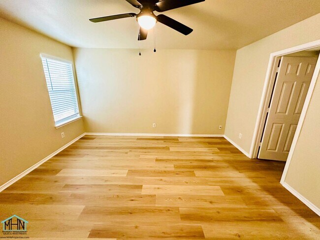 Foto del edificio - Big & Beautiful 5 bed/3.5 bath 2 Story home that's conveniently located to Randolph AFB