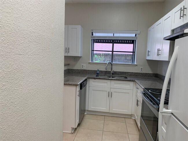 Foto del edificio - 2710 Grants Lake Blvd