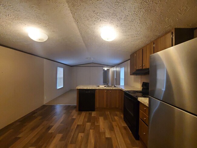 Building Photo - 2153 Grand Prix ~ Patriot Pines  ****HOUSI...