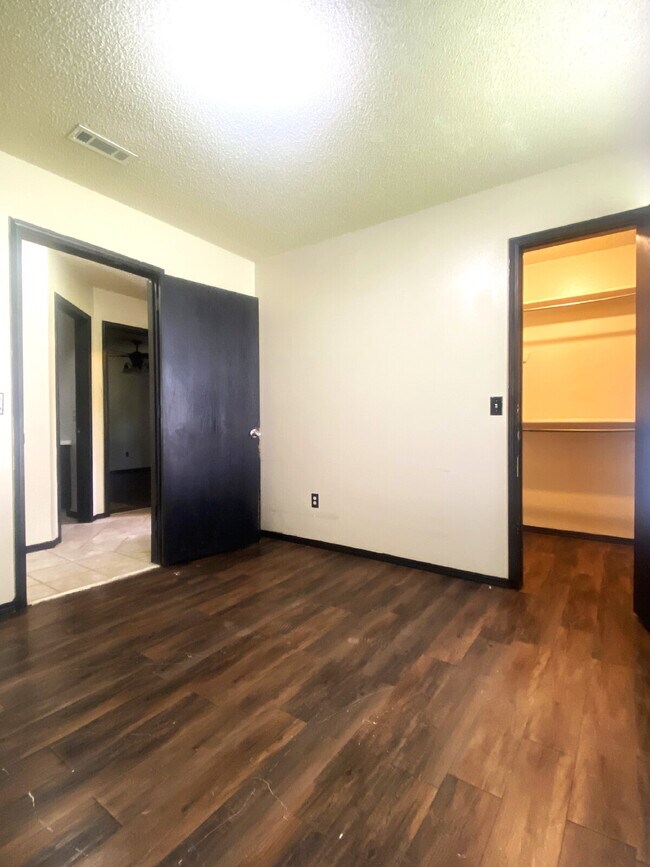 Foto del edificio - "Cozy 3-Bed, 2-Bath Duplex Retreat with 11...