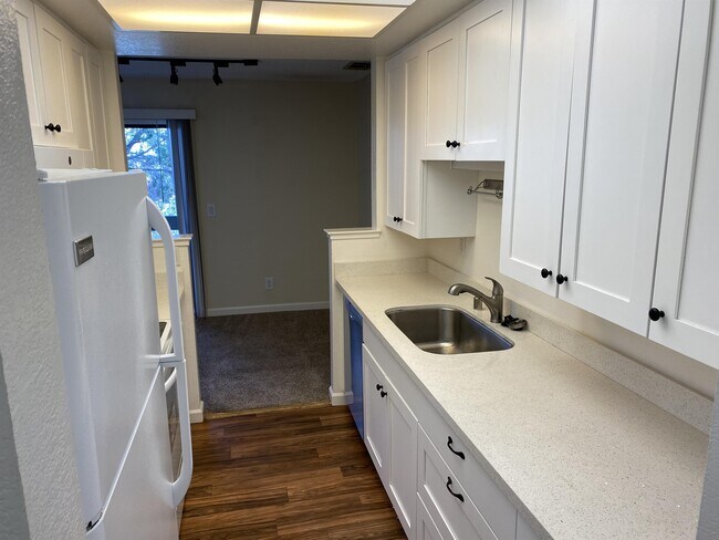 Foto del edificio - 780 Sea Spray Ln
