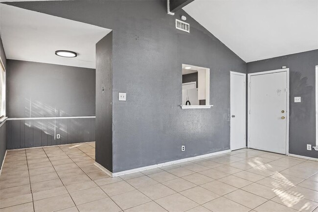 Building Photo - 2102 Lamplight Village Cir