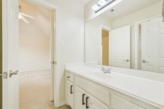 Building Photo - 11918 Mariposa Canyon Dr