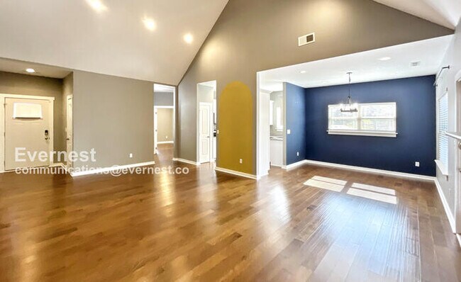 Foto del edificio - 4010 Rogers Rd