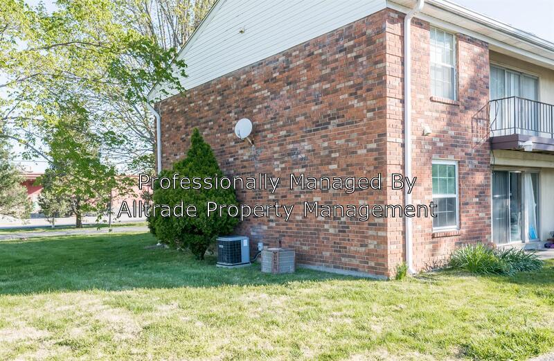 Building Photo - 9302 Aylesbury Dr