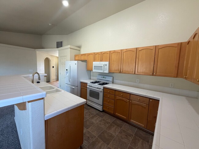 Building Photo - 1526 Golf Ct