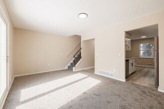 Building Photo - 14 Elm St