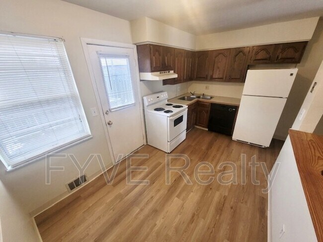 Building Photo - 5745 Pine Tree St S
