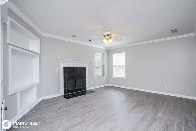 Building Photo - 2024 Summit Ln