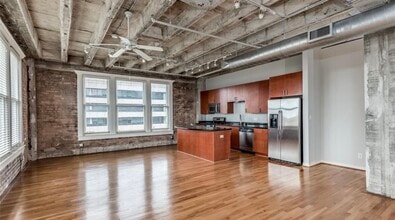 Building Photo - 201 Main St