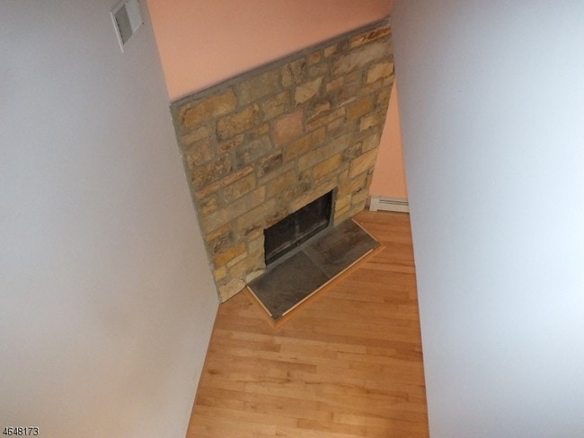 Building Photo - 32 Hickory Hill Ct