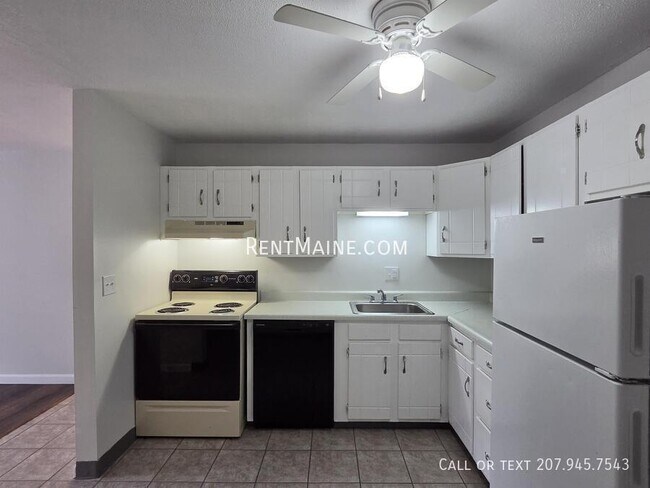 Foto del edificio - 10 Tall Pines Dr