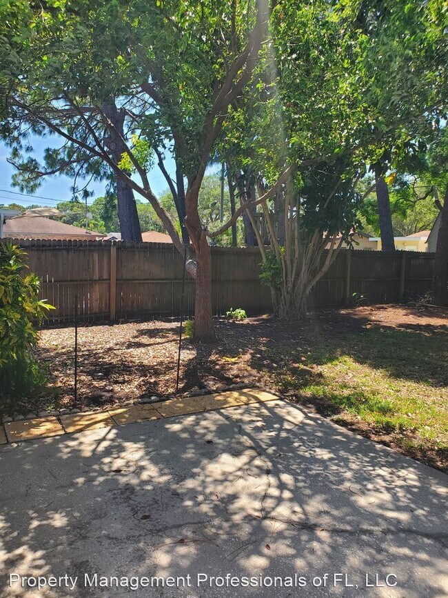 Building Photo - 2 br, 1.5 bath House - 3462 70th St. N.