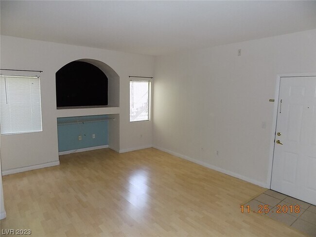 Foto del edificio - 8250 N Grand Canyon Dr