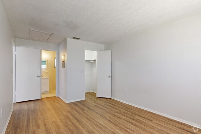 1BR, 1BA - 700SF - Bedroom - Julia Court Cottages