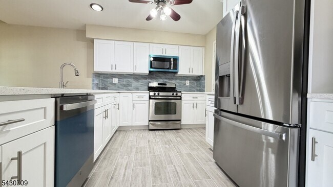 Building Photo - 40 Whitby Cir