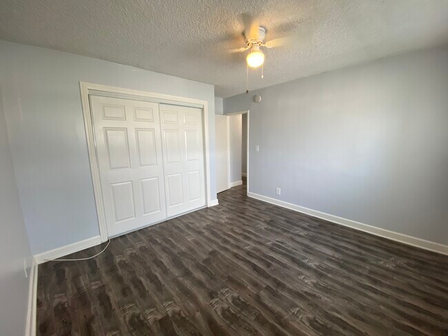 Building Photo - 1333 N Las Palmas Ave