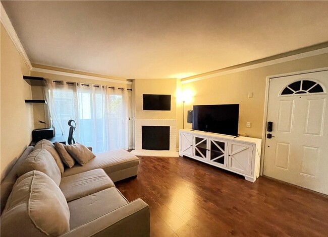 Building Photo - 2 bed 2 bath condo Nestled in the communit...