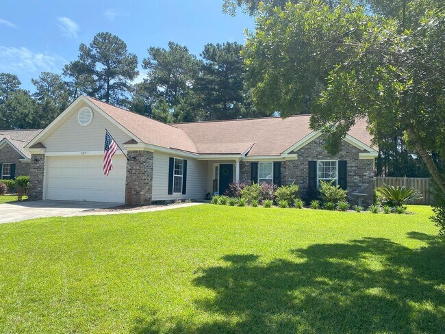 Foto del edificio - Beautiful 3 Bedroom Home with Fireplace & Private Backyard in Pooler