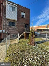 Building Photo - 5401 James Pl NE