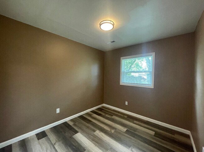 Foto del edificio - 1955 Sir Richard Ct