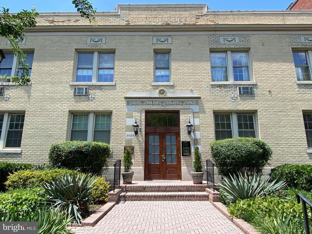 Primary Photo - 3026 Wisconsin Ave NW