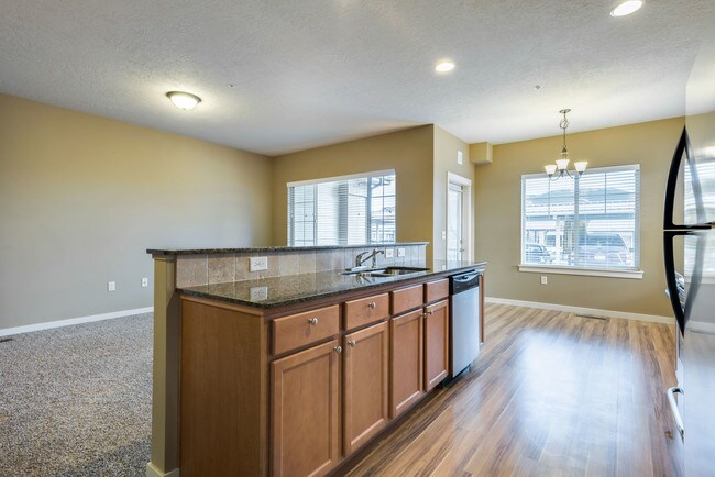 Building Photo - 2545 E Blue Tick St