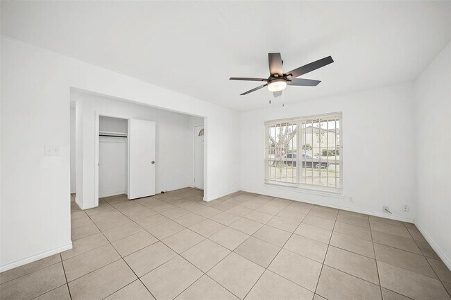 Building Photo - 6414 S Briar Bayou Dr