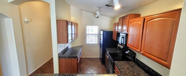 Foto del edificio - NICE 3 BED 2 BATH CORNER LOT HOME IN MARICOPA!!