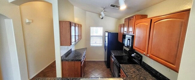Building Photo - NICE 4 BED 2 BATH CORNER LOT HOME IN MARICOPA!!