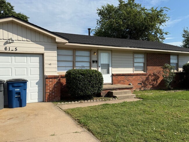 Foto del edificio - 3 Bed, 1.5 Bath Fenced Pets Allowed