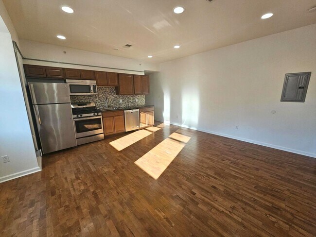 Building Photo - 601 N 39th St