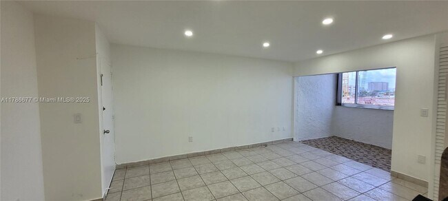 Foto del edificio - 750 NW 43rd Ave