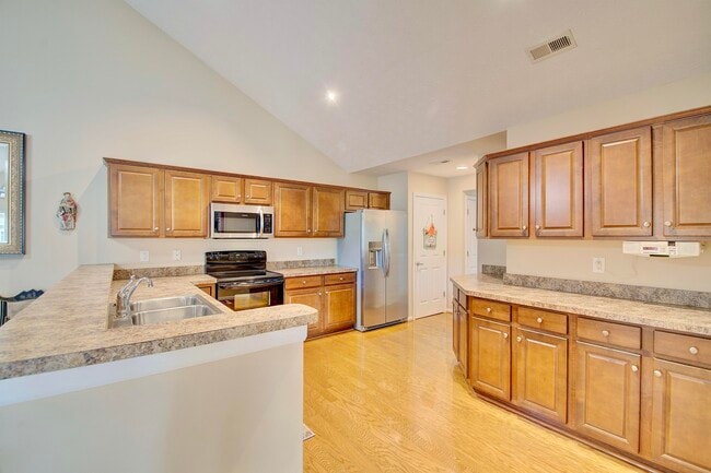 Building Photo - 9097 Royal Oak Ln