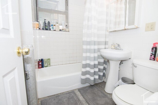 Foto del edificio - Beautiful Brighton Apartment with Heat/Hot...