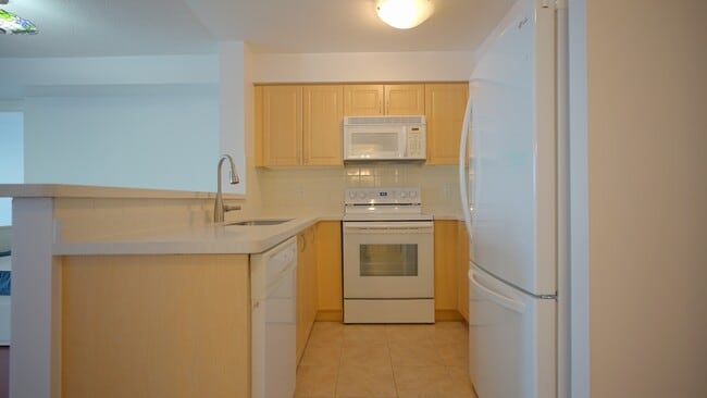 Building Photo - 9-319 Michael Power Pl