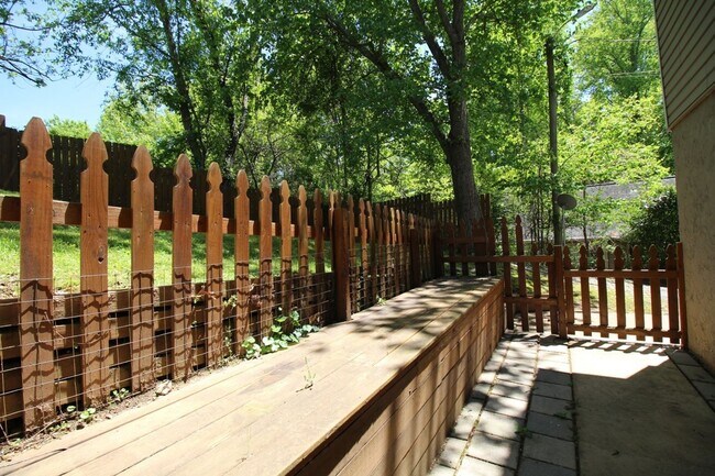 Building Photo - COMING SOON!  West AVL - 2/2 close to Hayw...