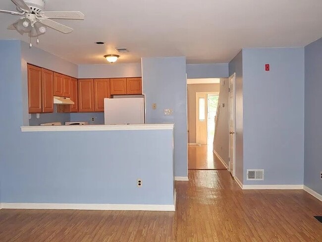 Building Photo - 170 Leedom Way