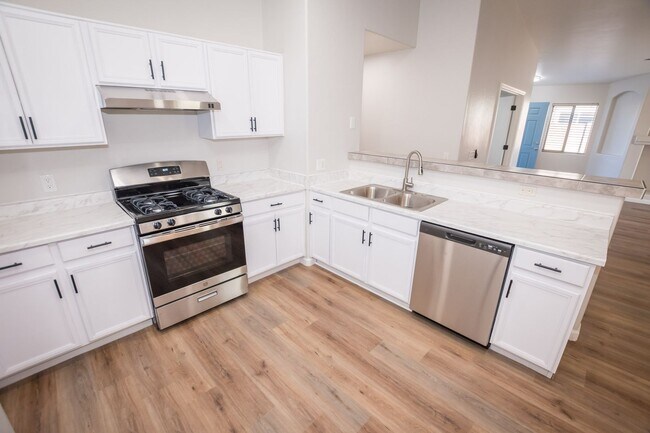Foto del edificio - 4 Bedroom, 2 Bath, Split Floor Plan, 2 Car...