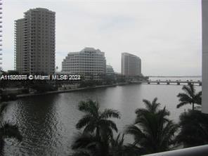 Building Photo - 495 Brickell Ave