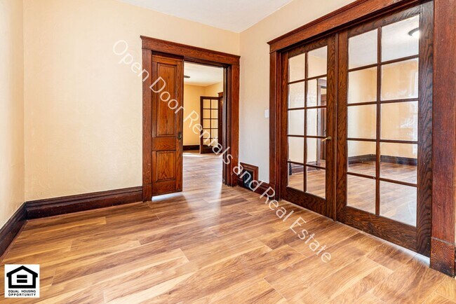 Foto del edificio - 4 bedroom home now available!