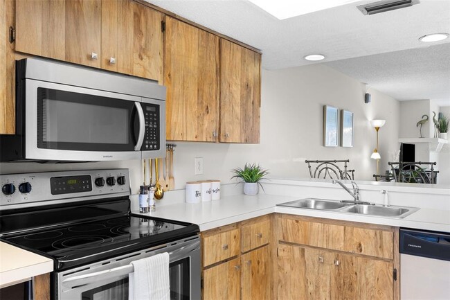 Foto del edificio - 104 Lakeview Ct