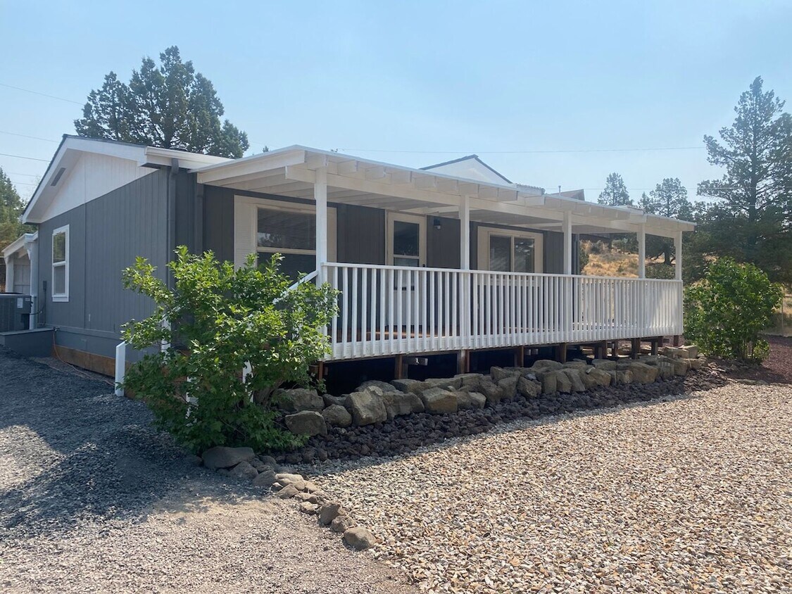 Primary Photo - Cozy home is available now!
